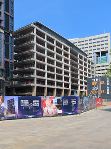 915070 Gezicht op het kantorengebouw 'Hojel City Center II' aan de Croeselaan te Utrecht, dat herontwikkeld wordt tot ...